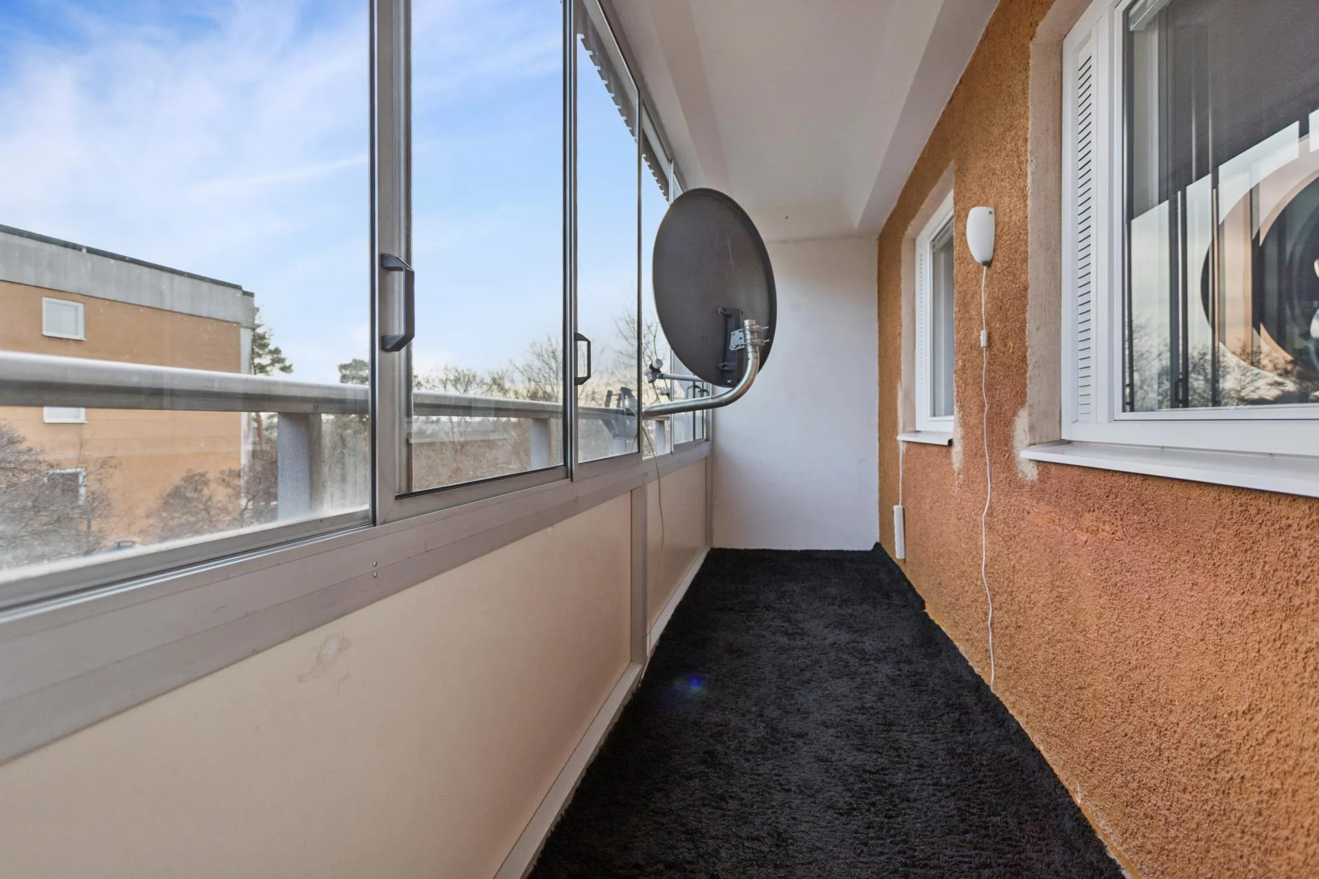 Välplanerad trea med stambytt badrum/ extra WC samt inglasad balkong