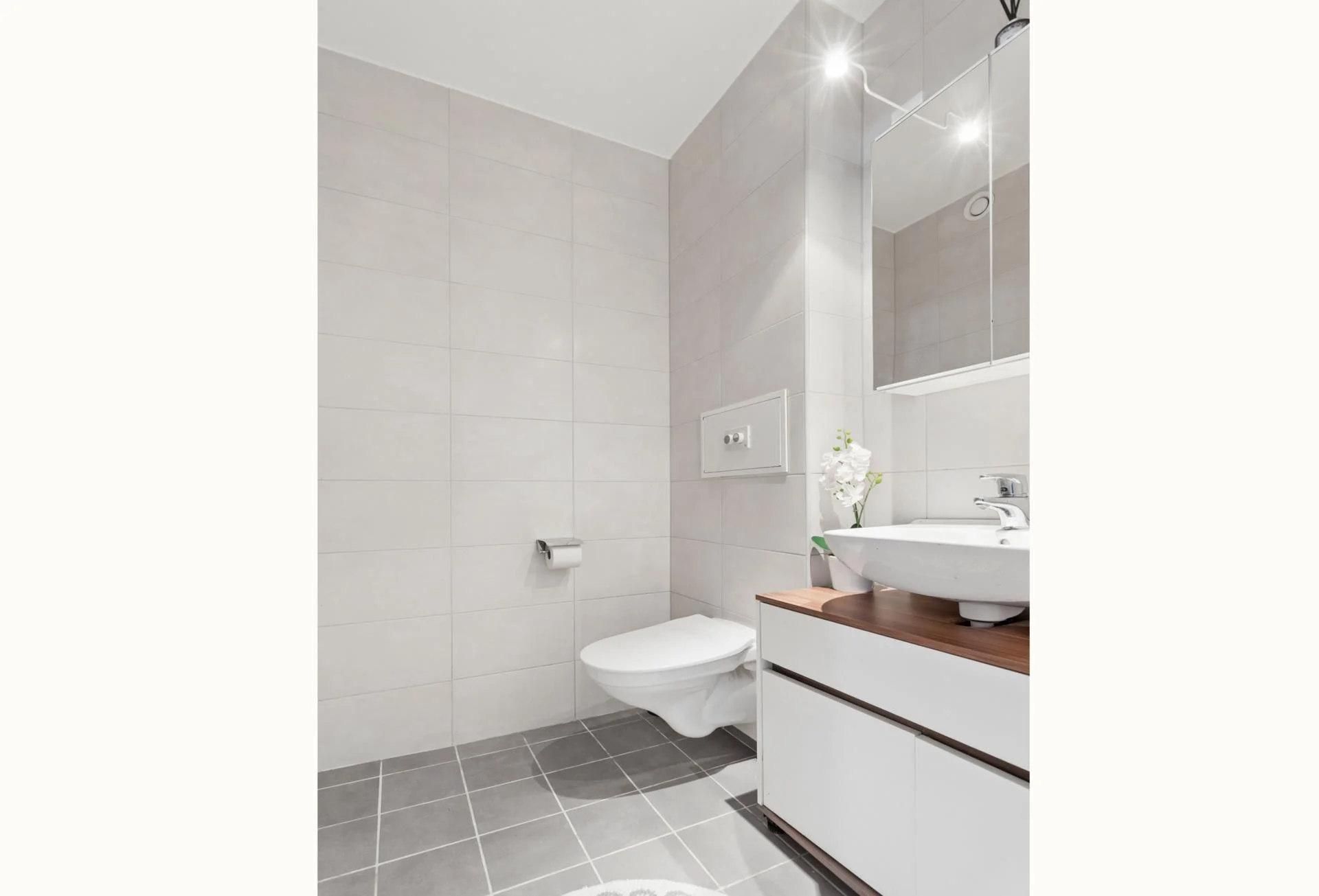Välplanerad trea med stambytt badrum/ extra WC samt inglasad balkong