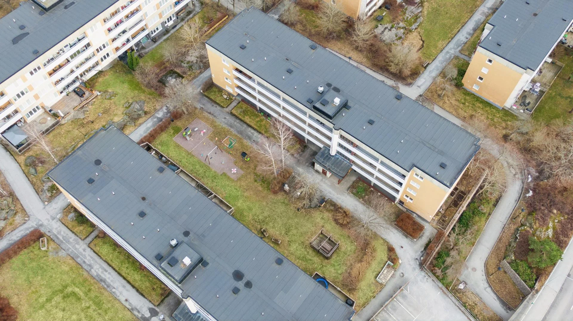 Välplanerad trea med stambytt badrum/ extra WC samt inglasad balkong