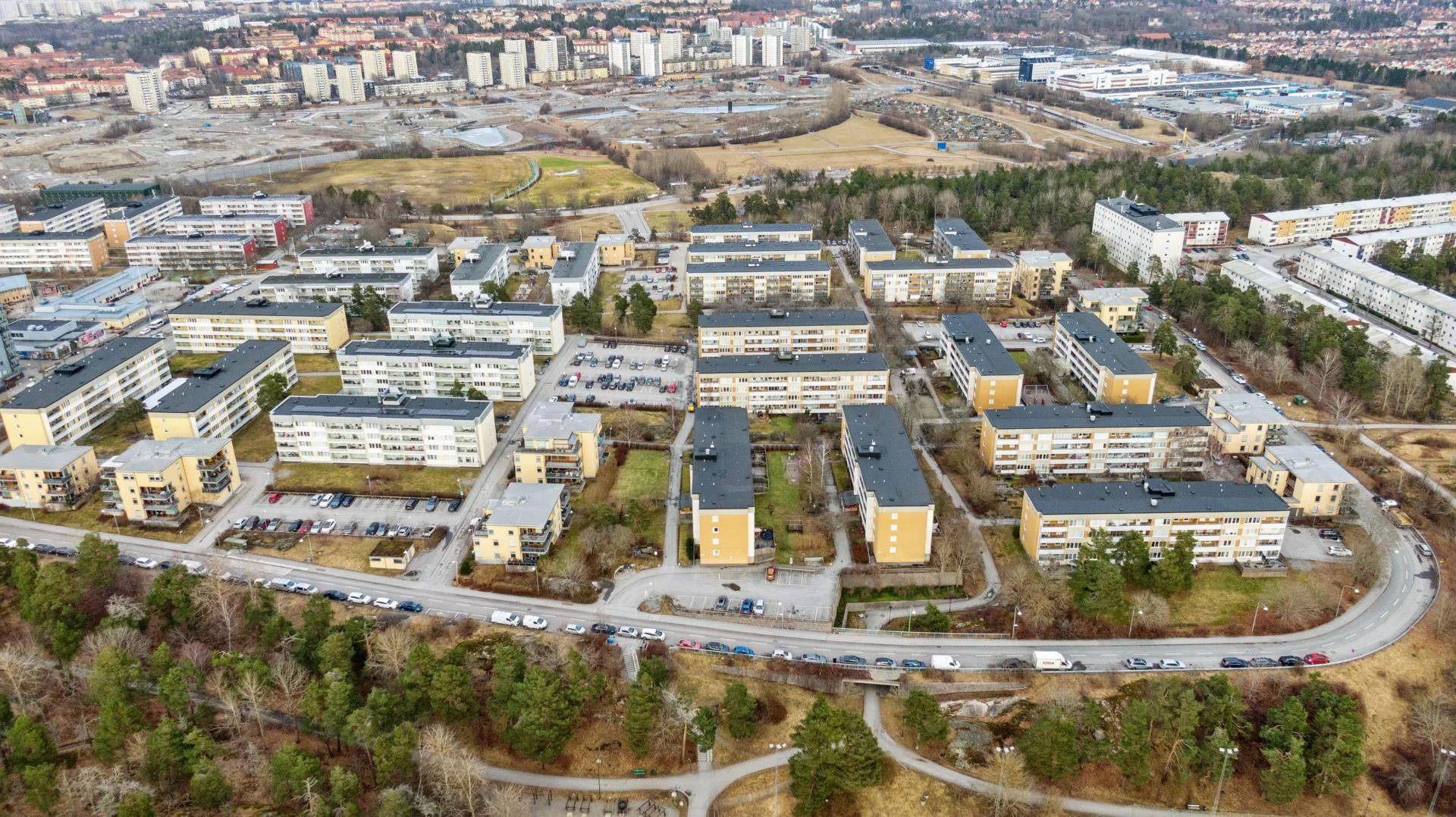 Välplanerad trea med stambytt badrum/ extra WC samt inglasad balkong