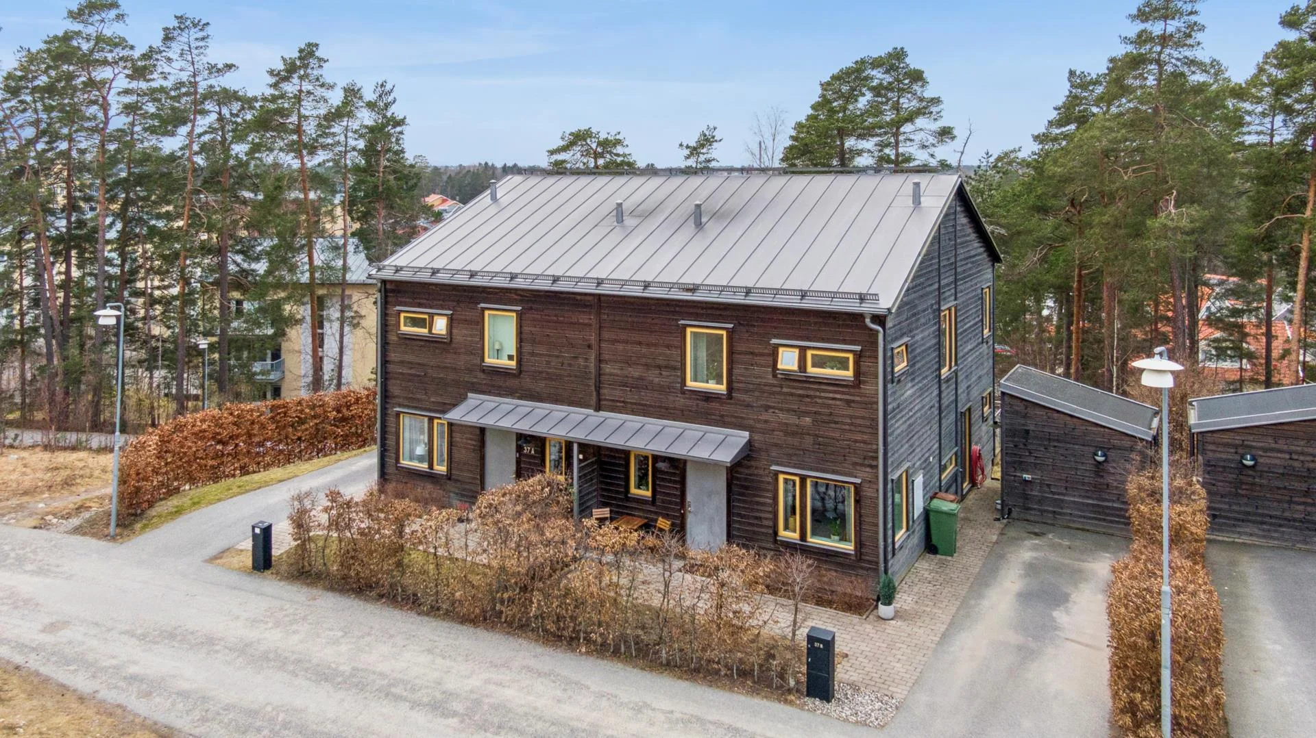 Tilltalande bostadsrättsparhus i lummiga kvarter med flexibel planlösning