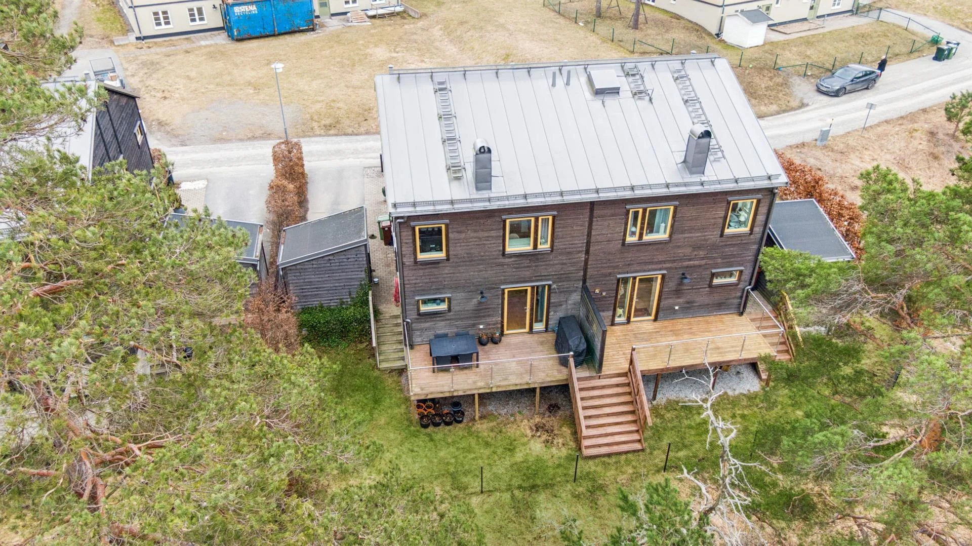 Tilltalande bostadsrättsparhus i lummiga kvarter med flexibel planlösning