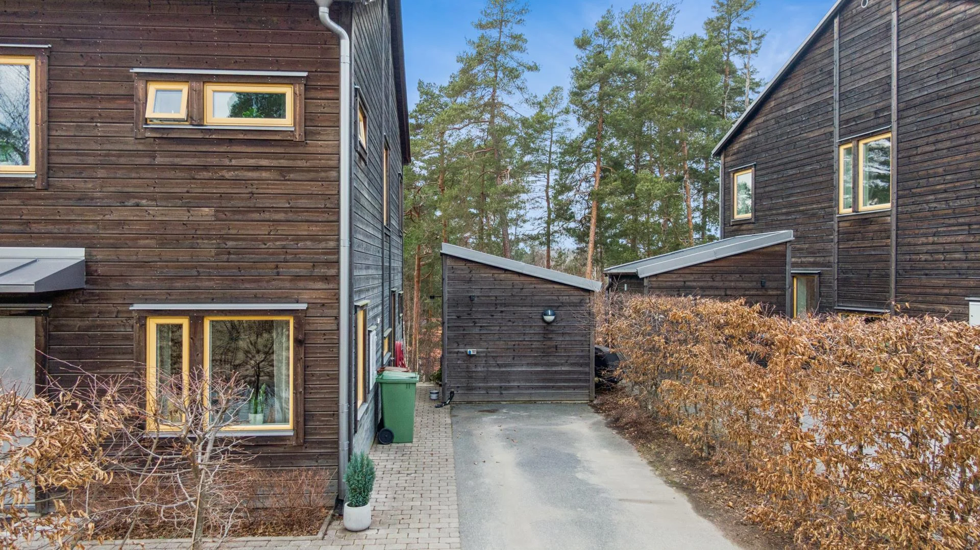 Tilltalande bostadsrättsparhus i lummiga kvarter med flexibel planlösning