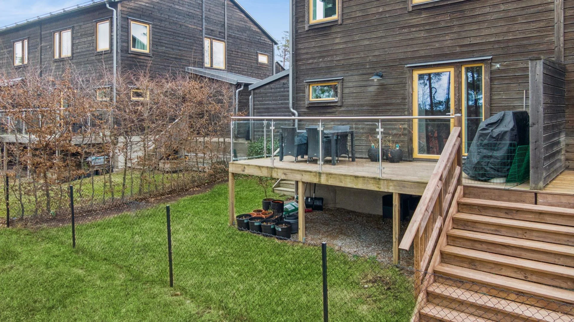 Tilltalande bostadsrättsparhus i lummiga kvarter med flexibel planlösning
