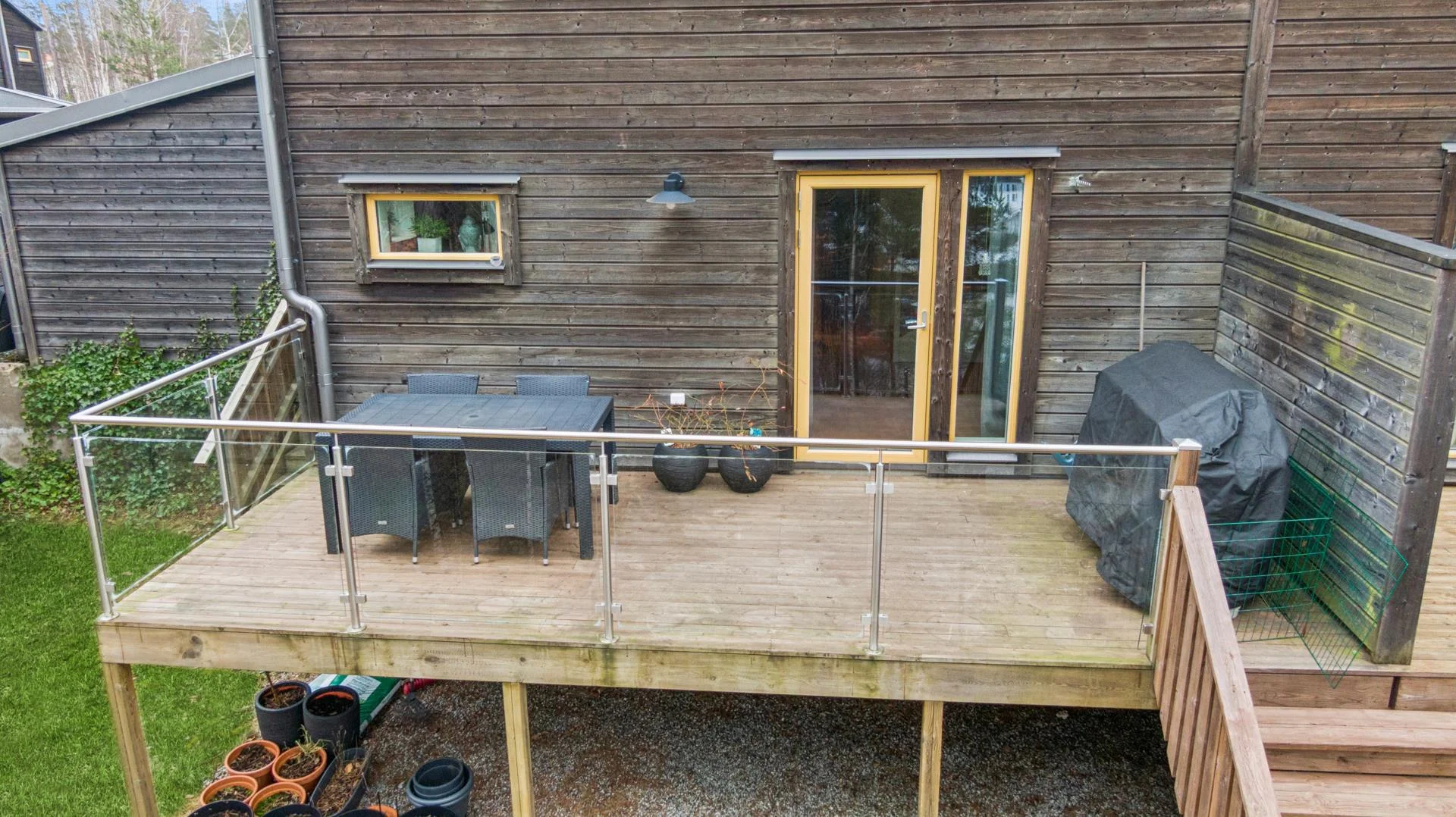 Tilltalande bostadsrättsparhus i lummiga kvarter med flexibel planlösning