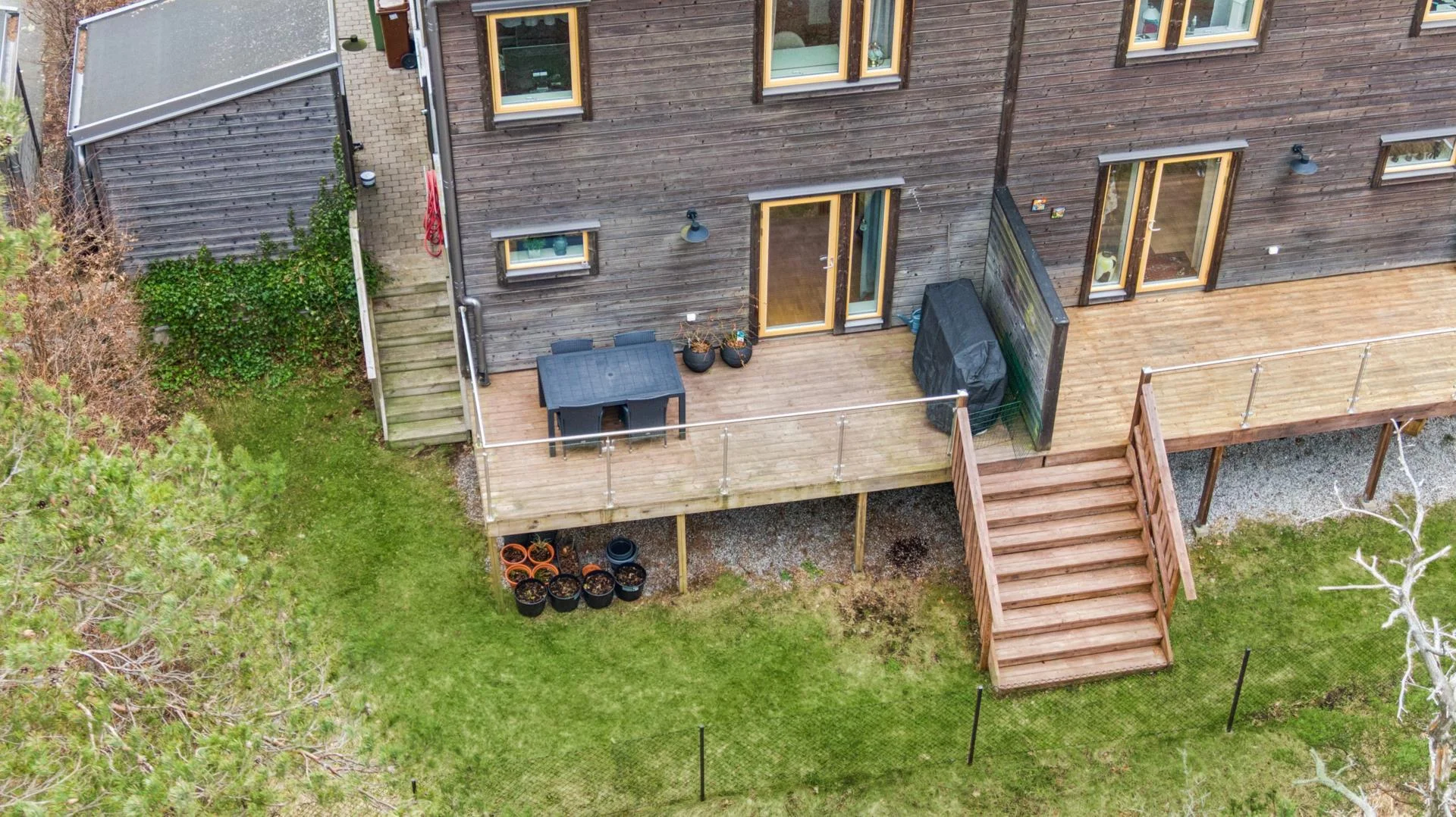 Tilltalande bostadsrättsparhus i lummiga kvarter med flexibel planlösning
