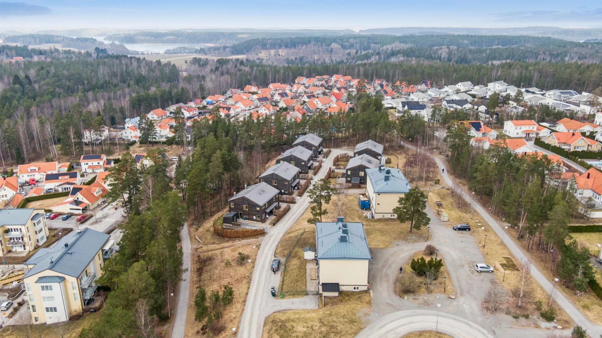 Tilltalande bostadsrättsparhus i lummiga kvarter med flexibel planlösning