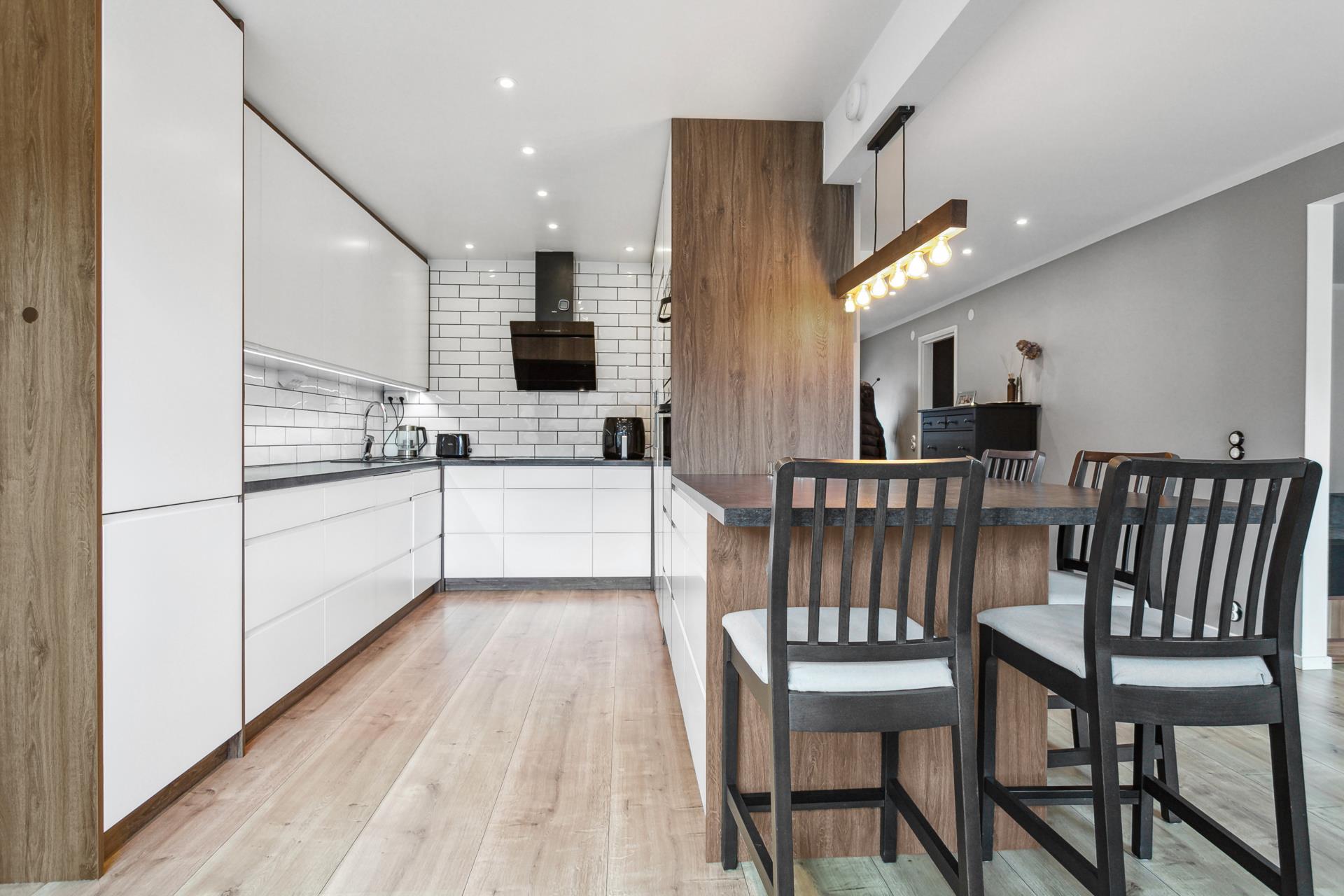 Välrenoverat med bra planlösning, fin plan tomt samt låga driftkostnader