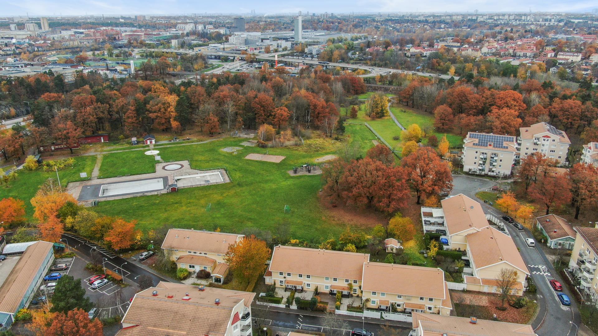 Välplanerat bostadsrättsradhus på lugn återvändsgata