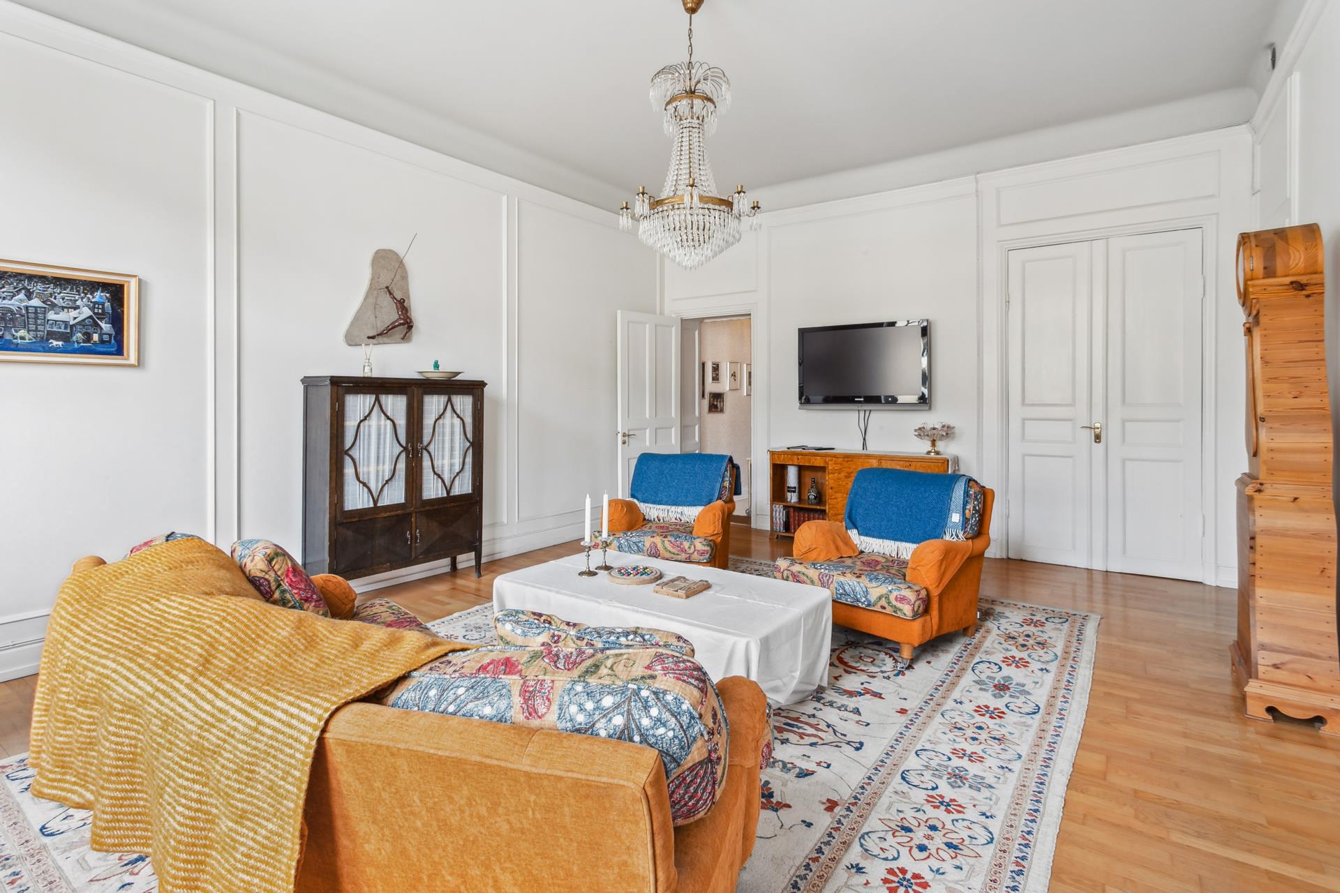 Härlig våning med sekelskiftesdetaljer och generösa ytor