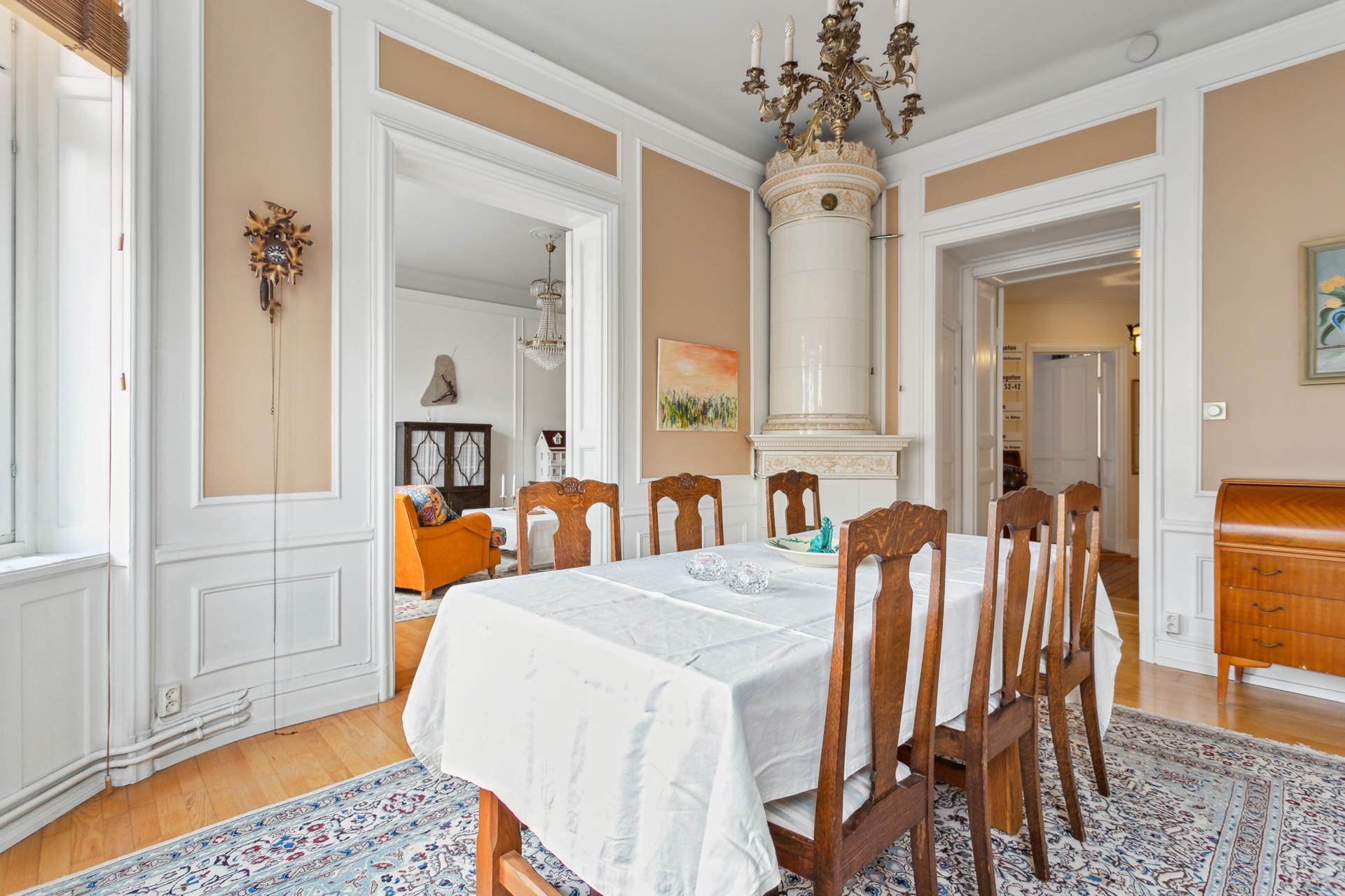 Härlig våning med sekelskiftesdetaljer och generösa ytor