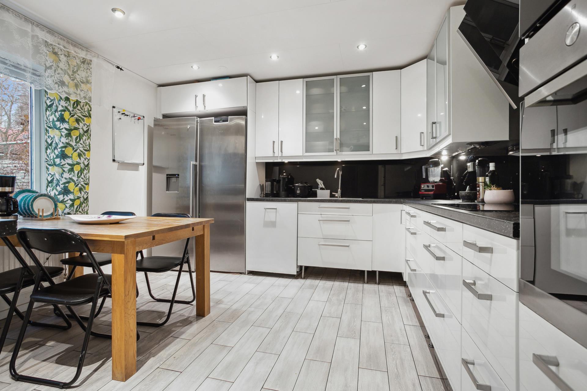 Välplanerat bostadsrättsradhus på lugn återvändsgata