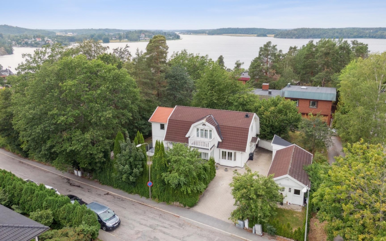 https://bukowskismaklarbyra.se