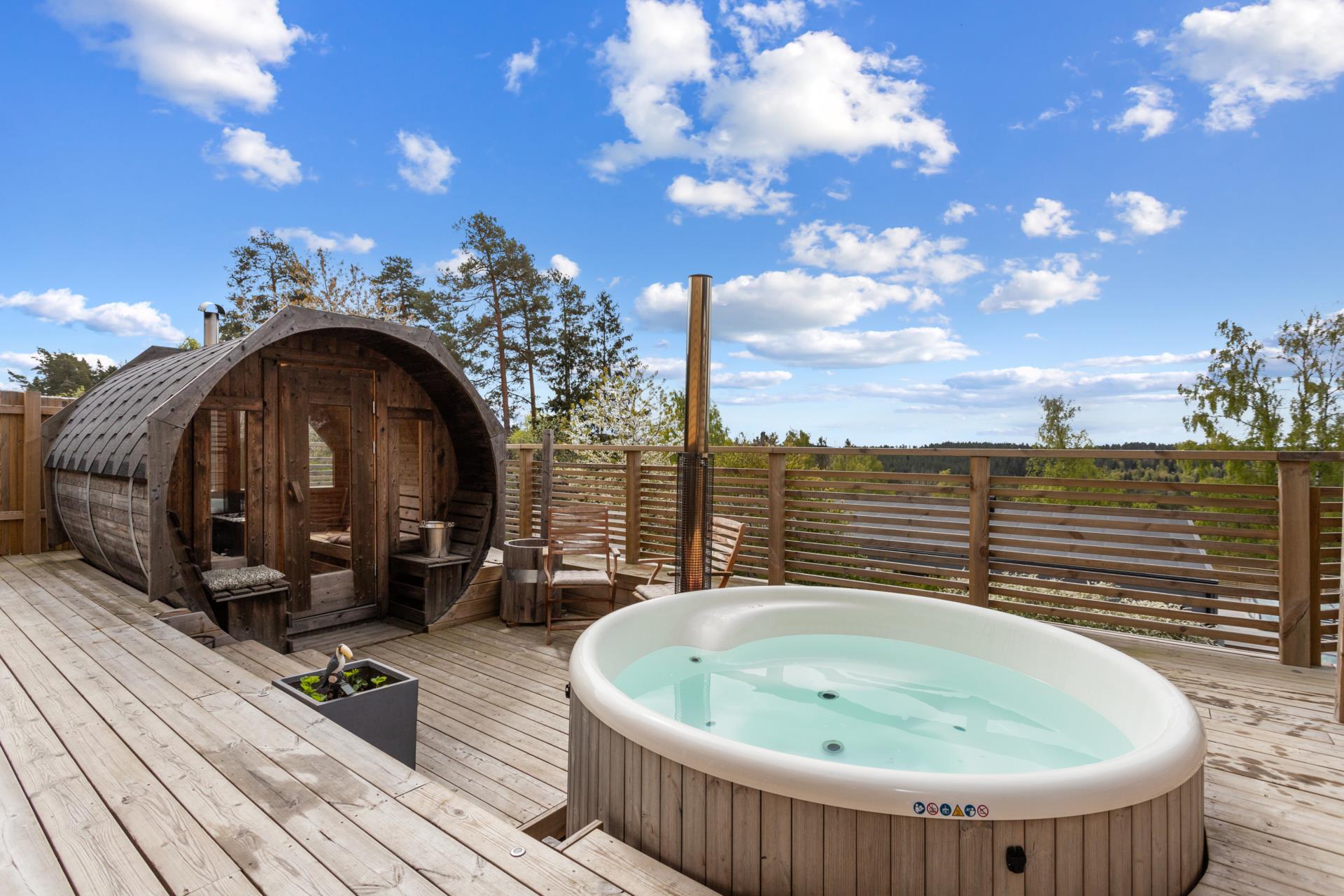 Rymlig villa med ett magiskt läge och sjöutsikt över Malmsjön