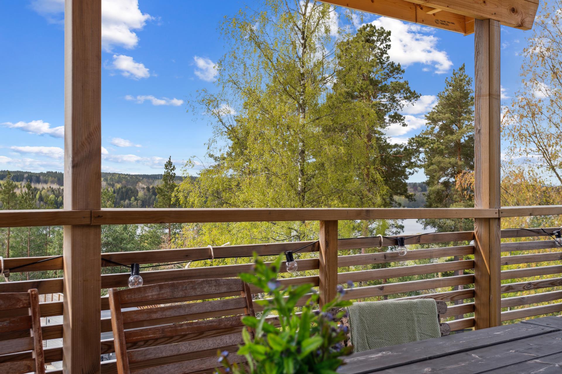 Rymlig villa med ett magiskt läge och sjöutsikt över Malmsjön