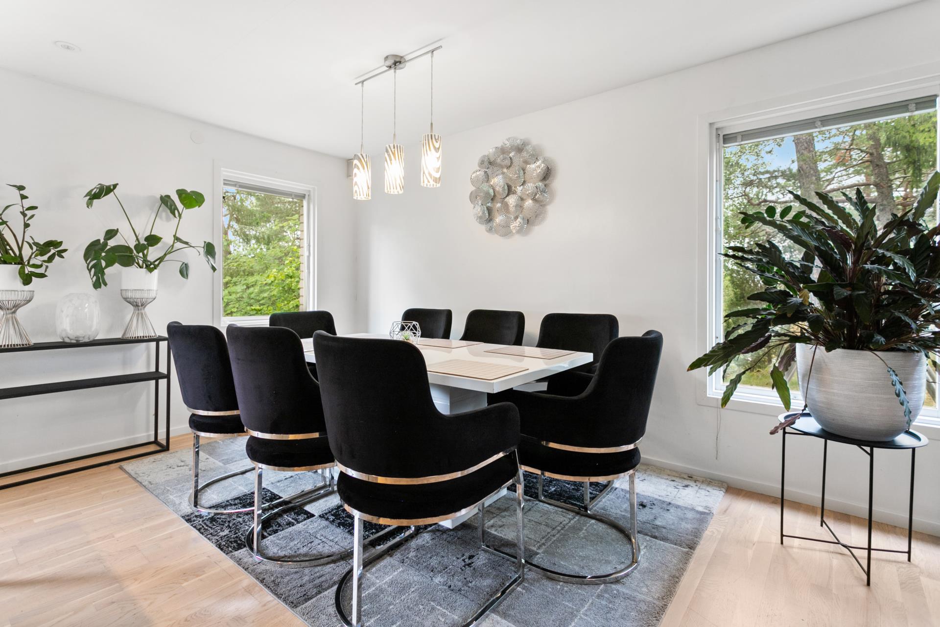 Stor välrenoverad villa om totalt 225 m² längst in på lugn återvändsgata