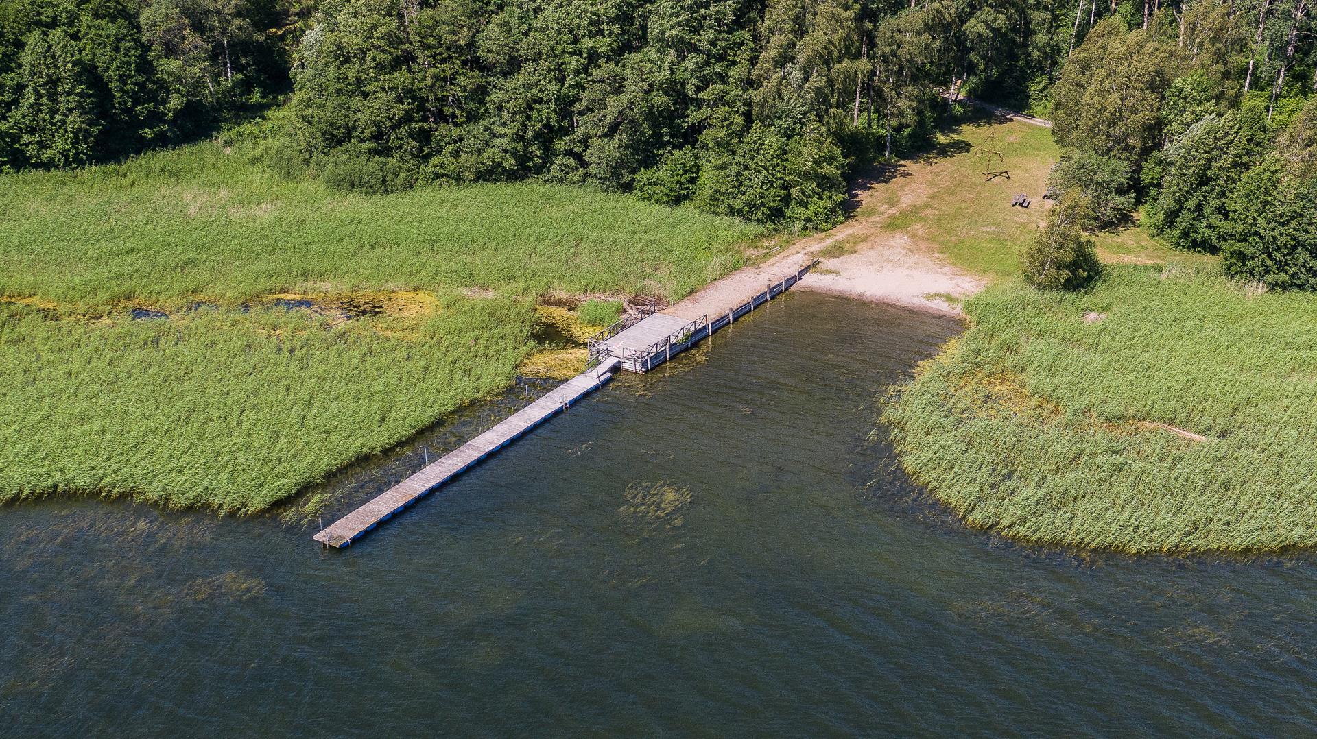 Strandnära fastighet i fridfulla kvarter med lyxigt garage