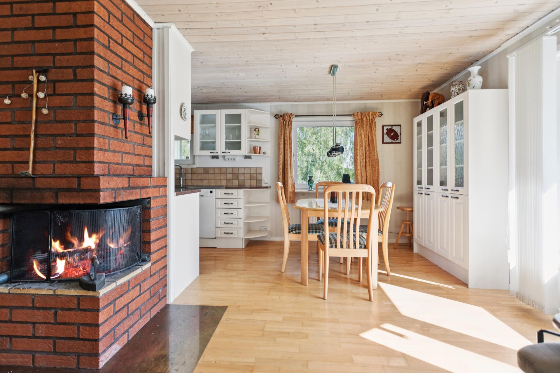 Strandnära fastighet i fridfulla kvarter med lyxigt garage
