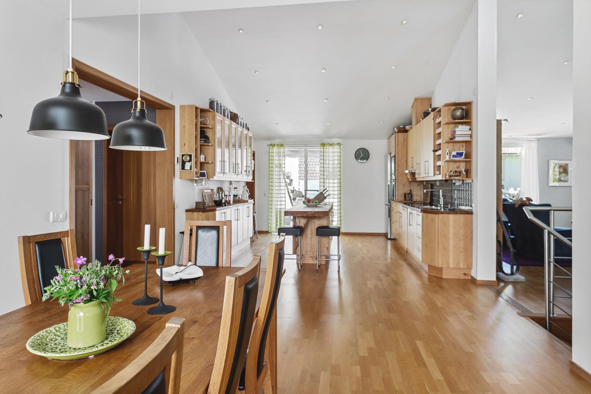 Stor exklusiv villa i Stora Mellansjö med bergvärme, dubbelgarage och solceller