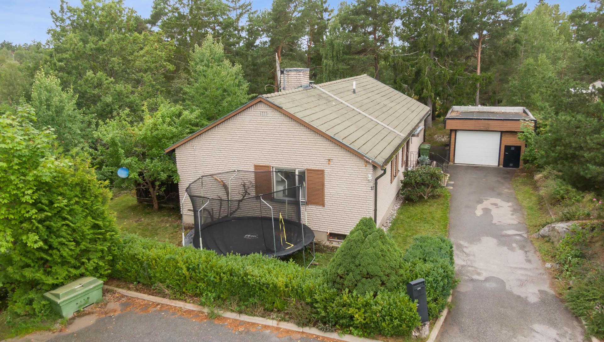 Stor välrenoverad villa om totalt 225 m² längst in på lugn återvändsgata