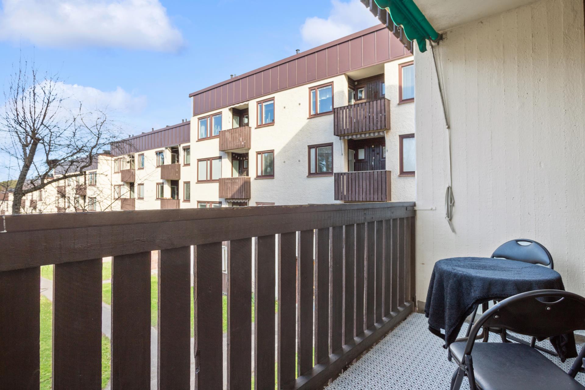 Rymlig och välplanerad tvåa i bra skick nära badplats och förening med god ekonomi