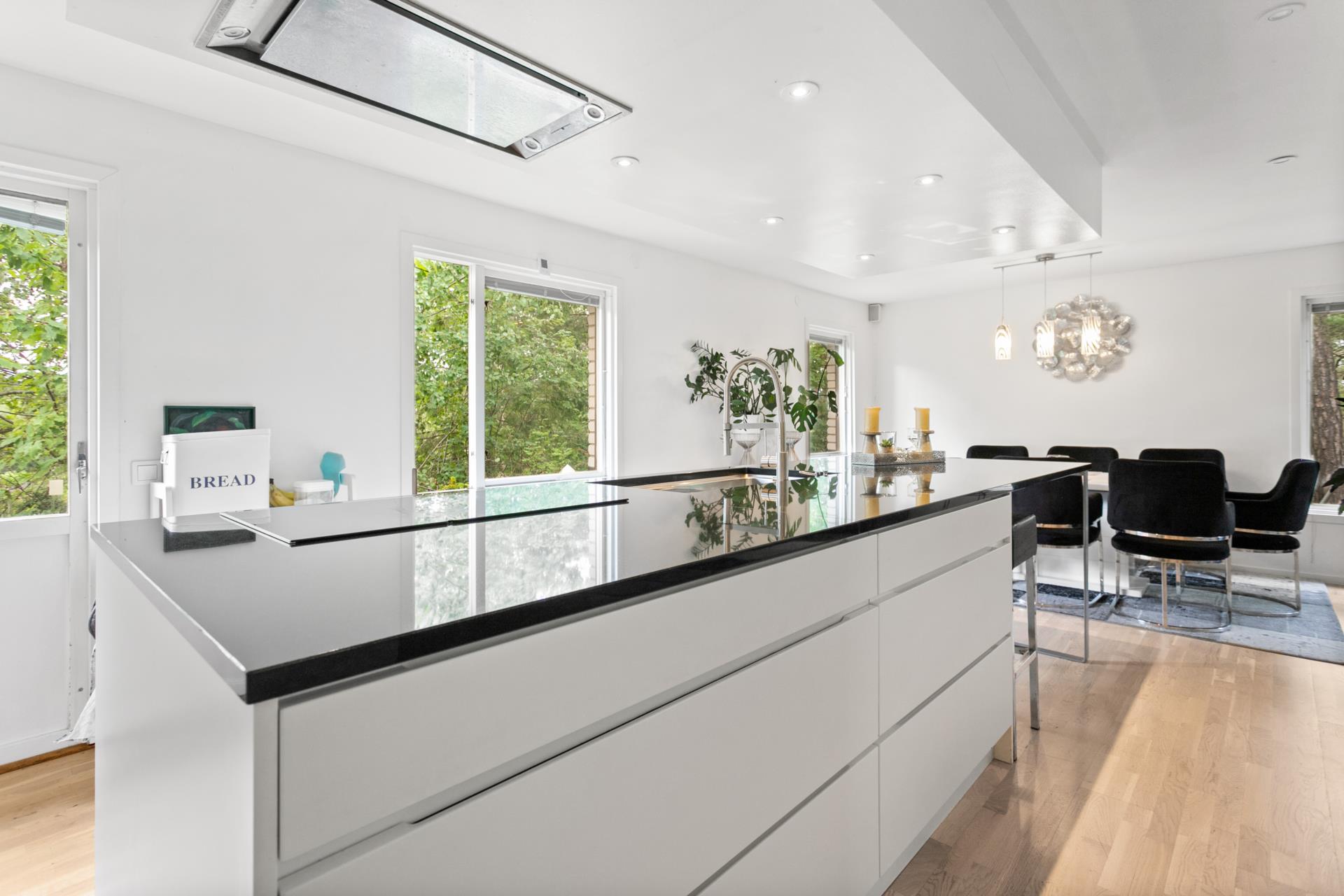 Stor välrenoverad villa om totalt 225 m² längst in på lugn återvändsgata