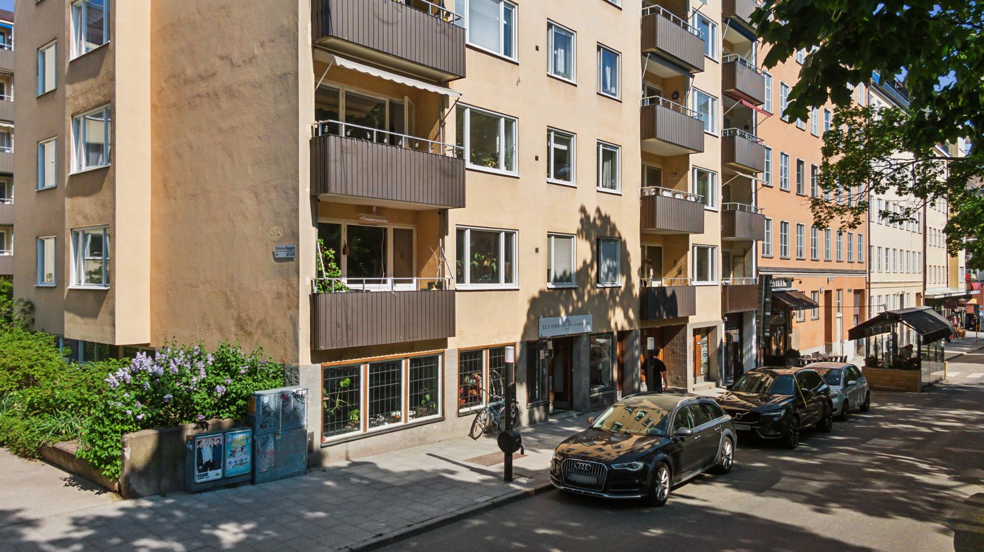 Välplanerad tvåa med soldränkt balkong, bra planlösning och ekonomiskt stark förening