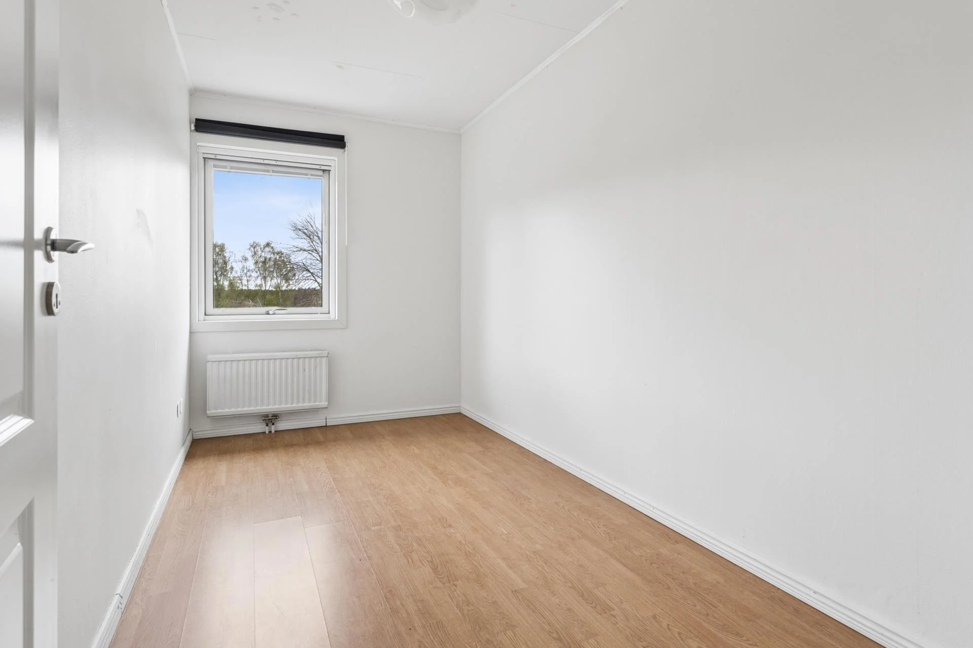 Välrenoverat gavelradhus med stor altan och nära kommunikationer