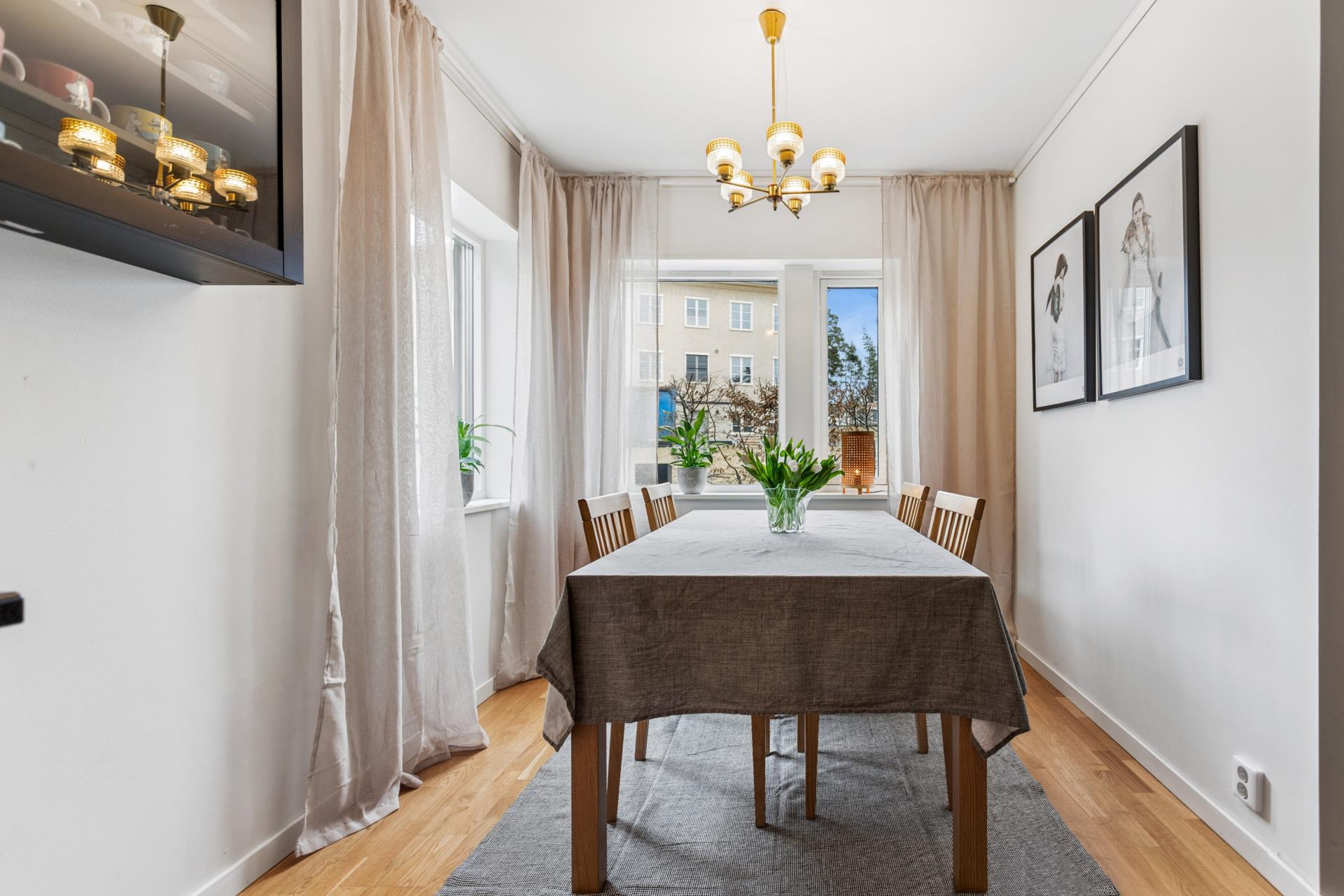 Tilltalande bostadsrättsparhus i lummiga kvarter med flexibel planlösning