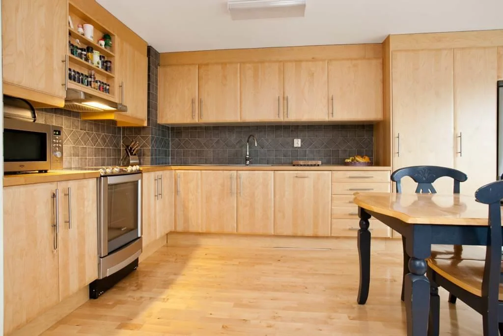 Fräscht bostadsrättsradhus om totalt 108,5 m² med bra hörnläge