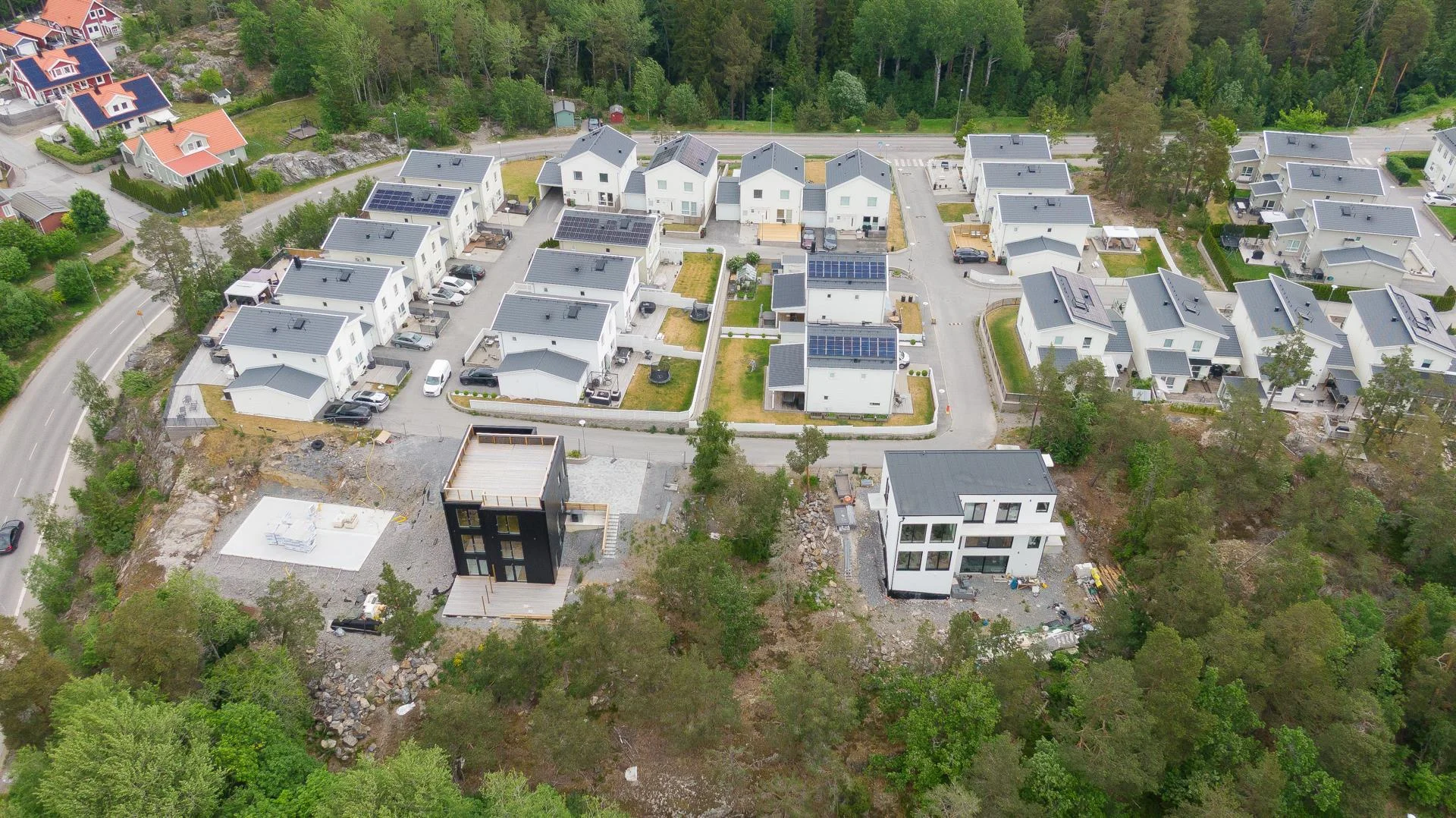 Soligt tomt med högt & fint läge med VA-kostnader betalda