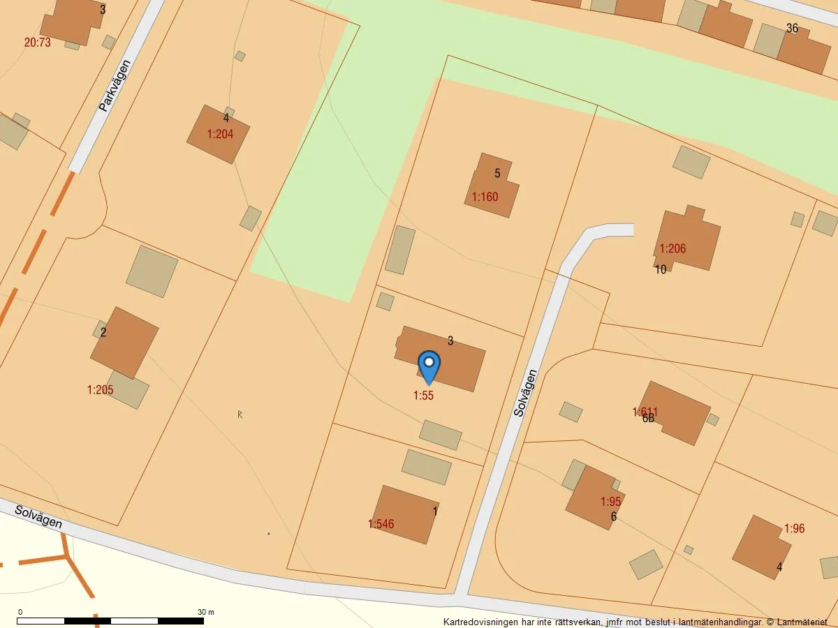 Ytterst privat villa med bergvärme, utomhuspool samt garage