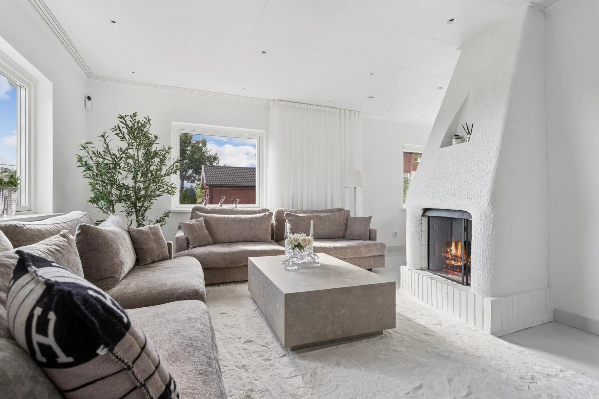 Påkostad renoverad villa med utomhuspool och bergvärme