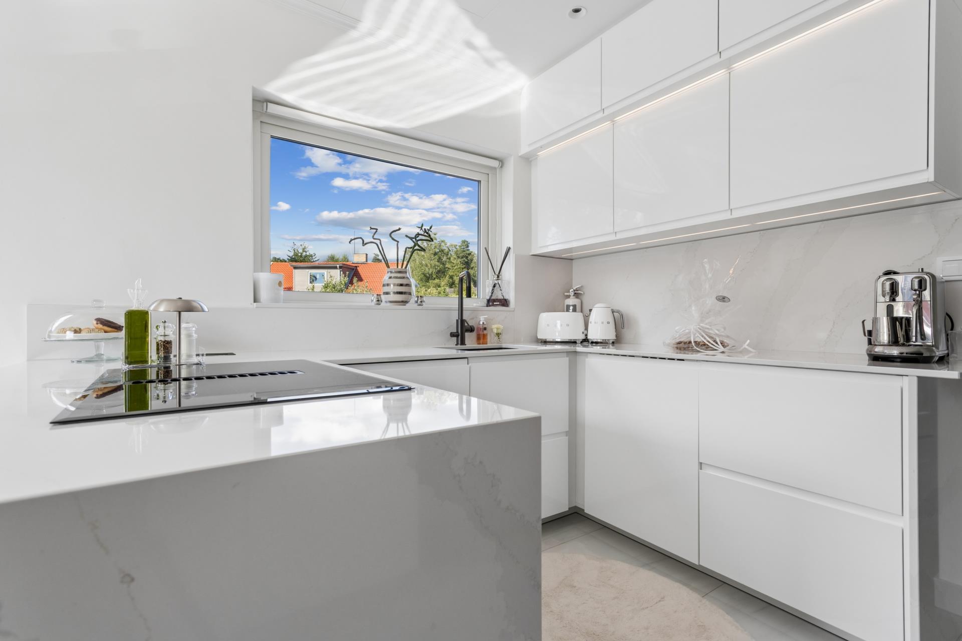 Påkostad renoverad villa med utomhuspool och bergvärme