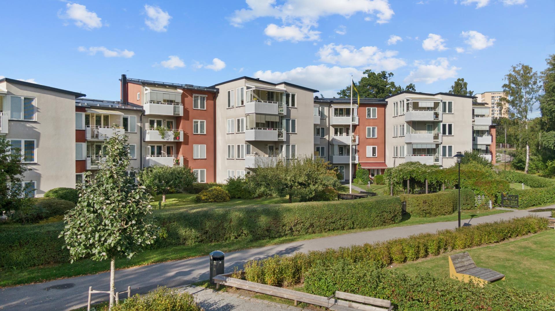 Trivsamt seniorboende (55+) med solig uteplats och naturnära läge