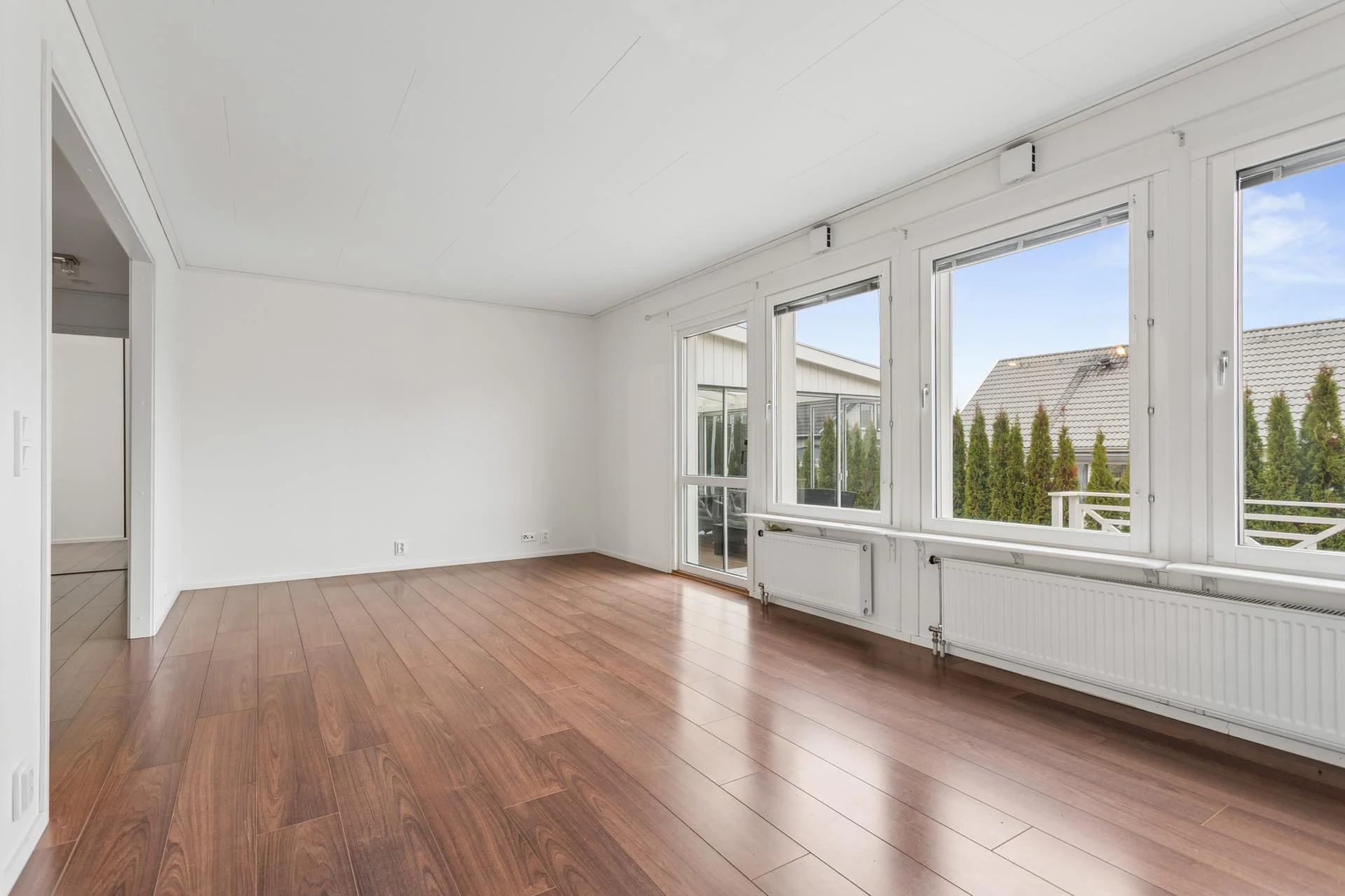 Rymlig familjevilla med uterum, carport och solceller