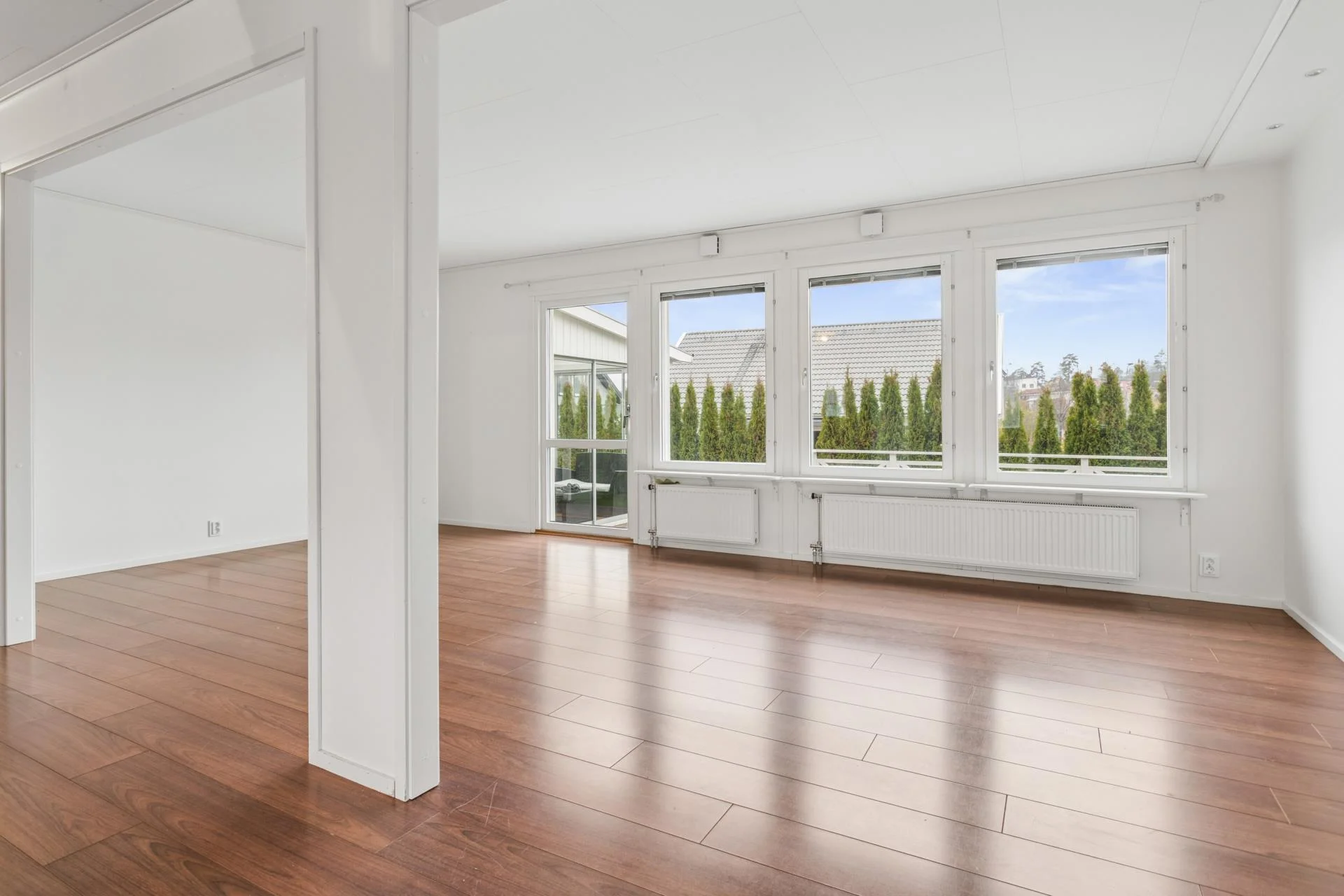 Rymlig familjevilla med uterum, carport och solceller