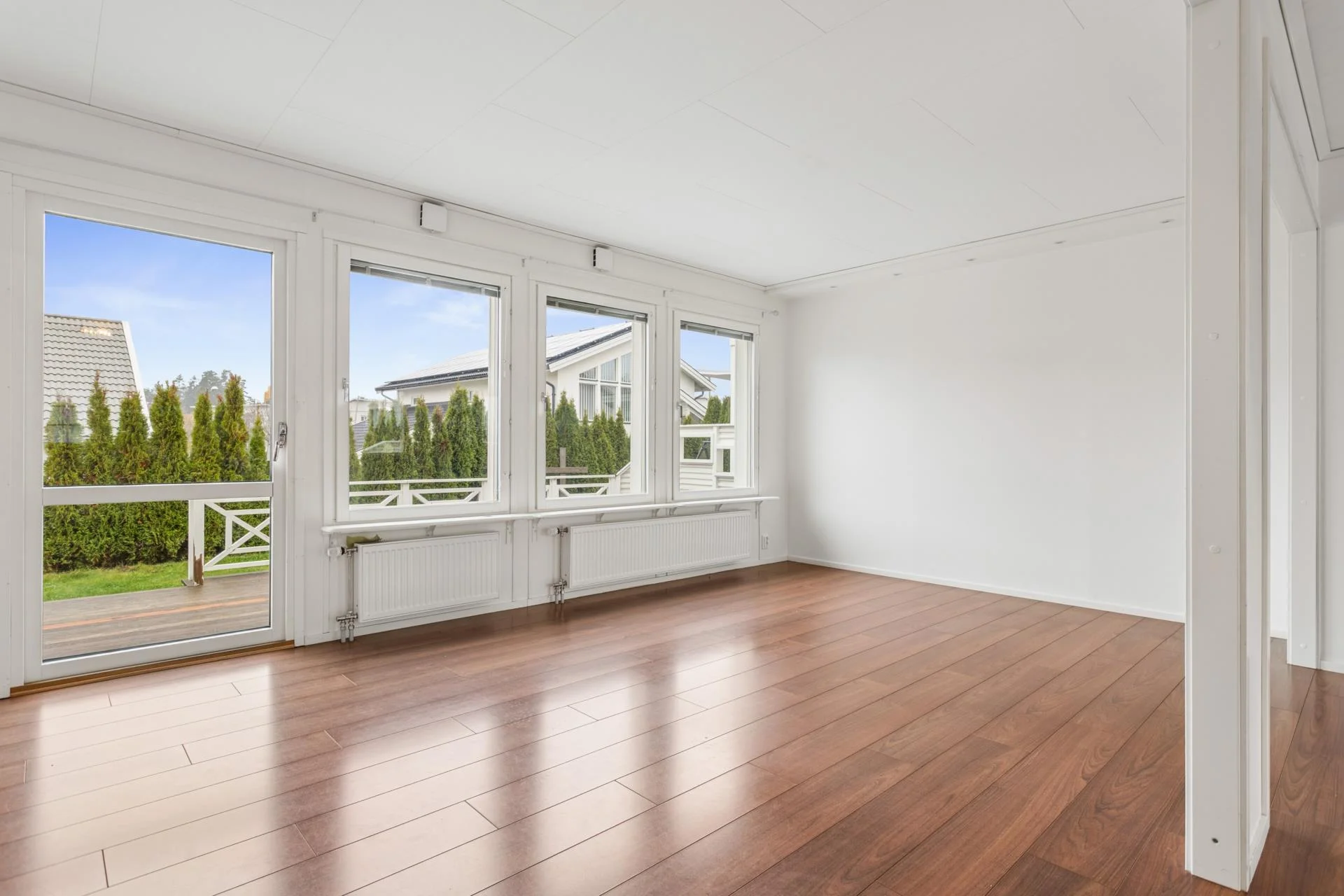 Rymlig familjevilla med uterum, carport och solceller