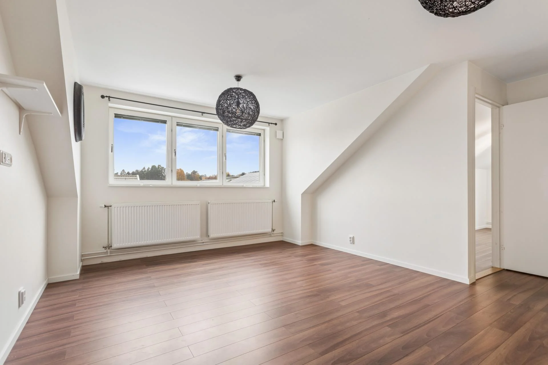 Rymlig familjevilla med uterum, carport och solceller
