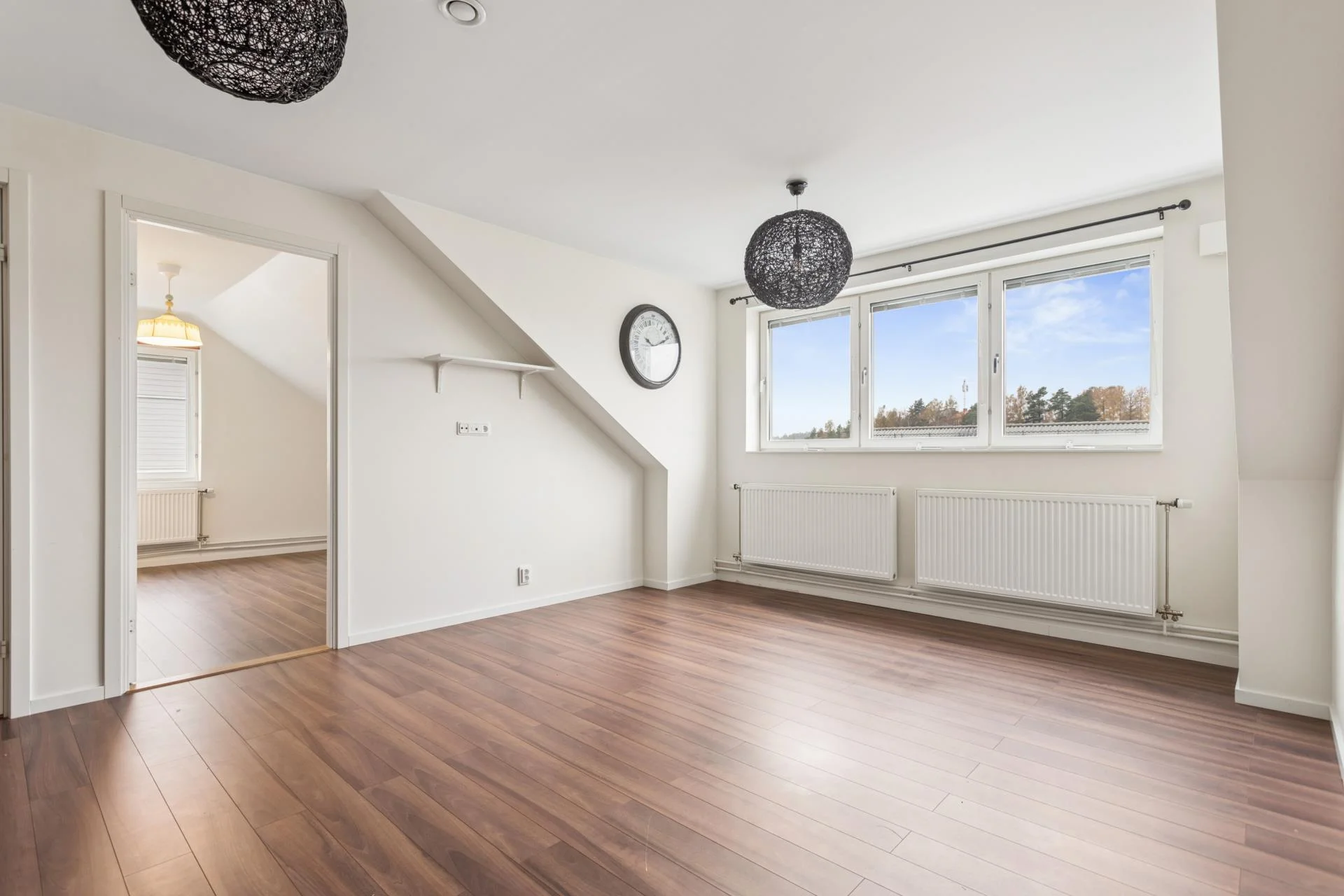 Rymlig familjevilla med uterum, carport och solceller