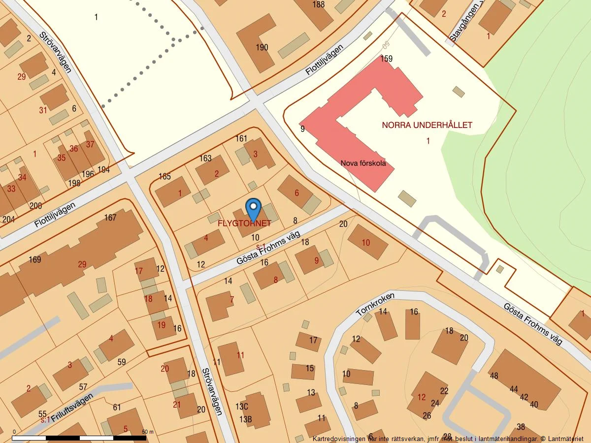 Rymlig familjevilla med uterum, carport och solceller